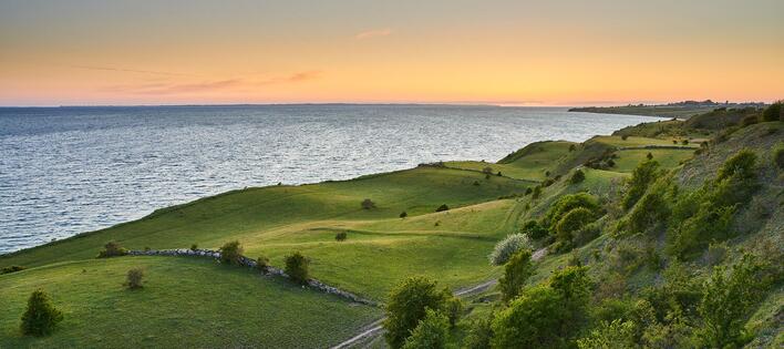 Voderup Klint i aftenlys (Ærø)